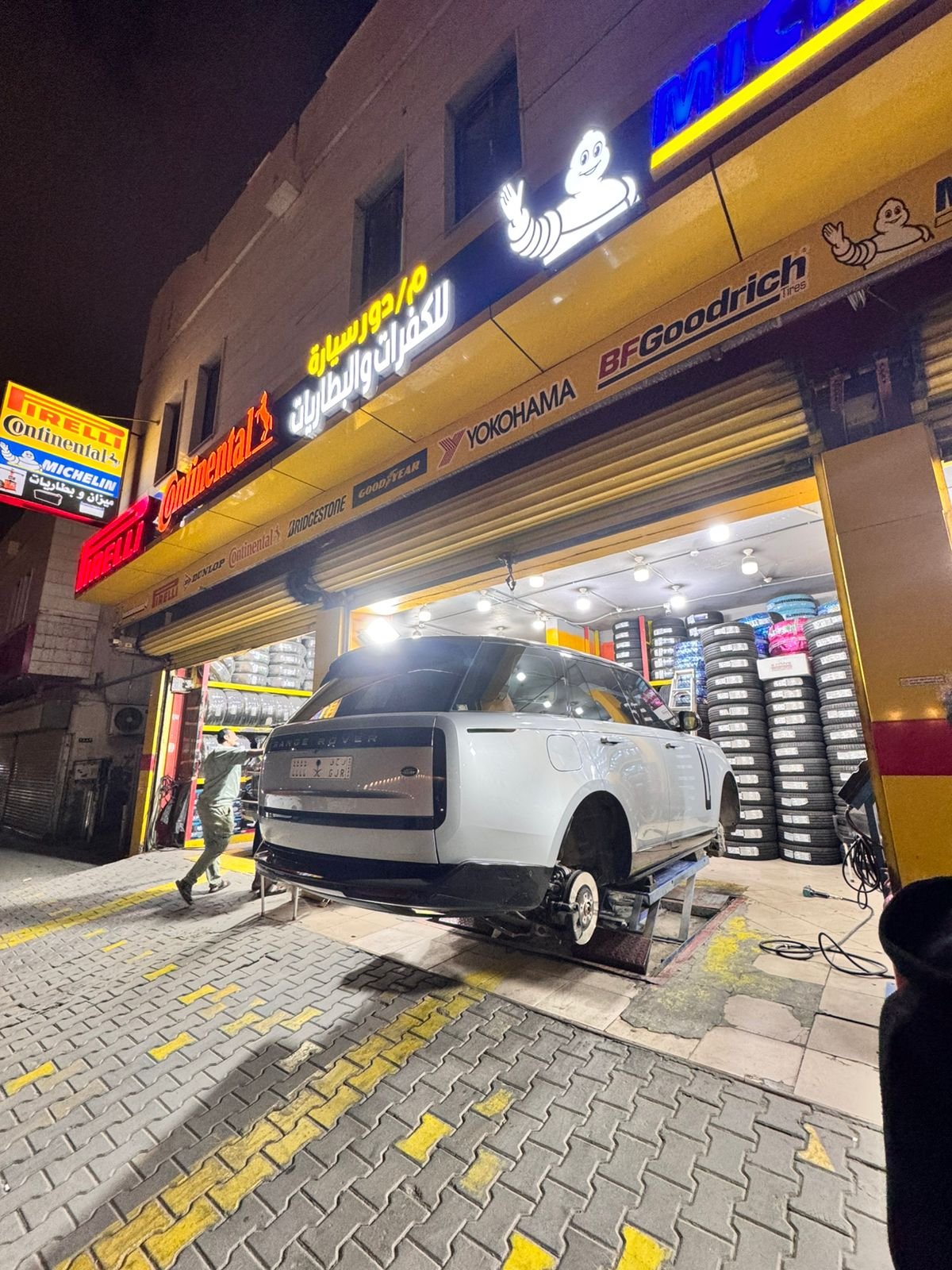 بيريللي Pirelli دور سيارة للإطارات والإطارات